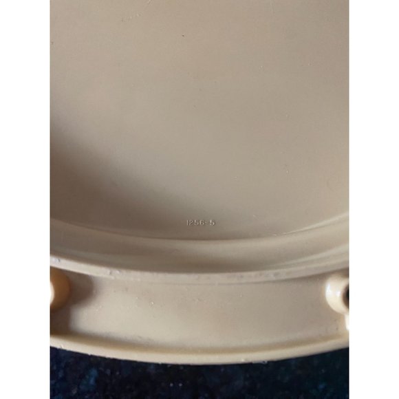 Tupperware 13" D Harvest Gold Cake Carrier/Keeper 1256-5) with Handle (1258-5) - Picture 9 of 9